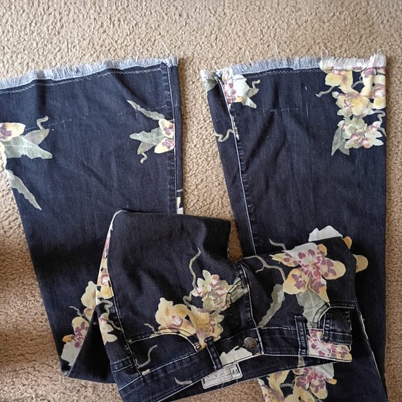 Free People miami Nights Flare Wide Leg Bell Raw Hem Floral Print Jeans Pants 26 - Picture 6 of 6